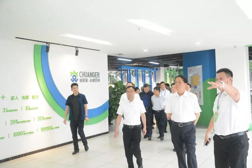 武維華、賴明、黃潤秋蒞臨創客家眾創空間，考察九三創享科技服務公司廣告設計發展